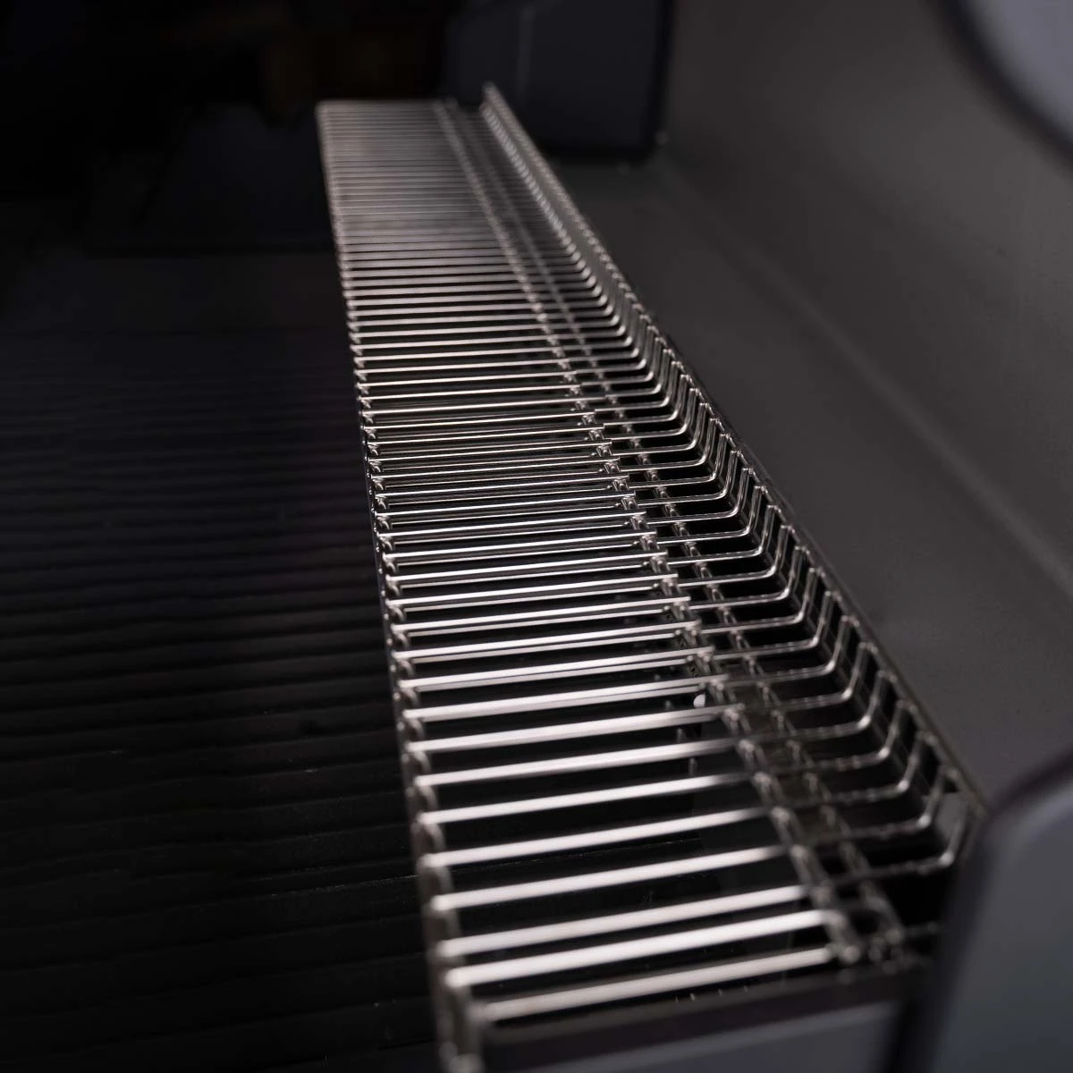 SANTOS S-418 Mit Seiten- & Heckbrenner, Edelstahl Inkl. Drehspieß, Rostheber & Silikonablage 5 SANTOS S-418 Mit Seiten- & Heckbrenner, Edelstahl Inkl. Drehspieß, Rostheber & Silikonablage – Bild 3